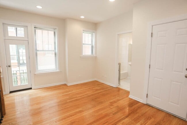 Photo - 428 W Surf St Unit 1C