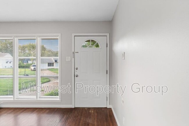 Photo - 306 Banff Cir