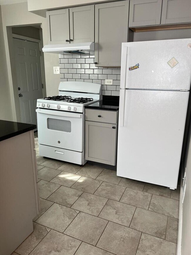 Photo - 438-155 155th St