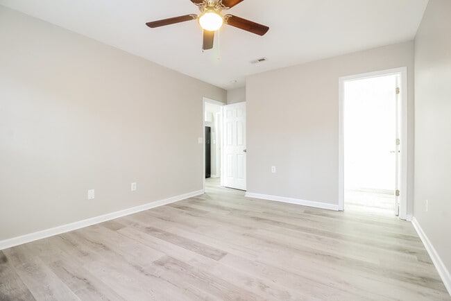 Photo - 206 Yukon Dr