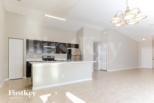 Photo - 664 SW Backert Ave