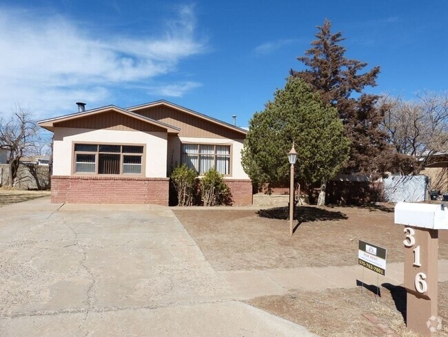 Building Photo - Spacious 3-bedroom 2-bathroom home