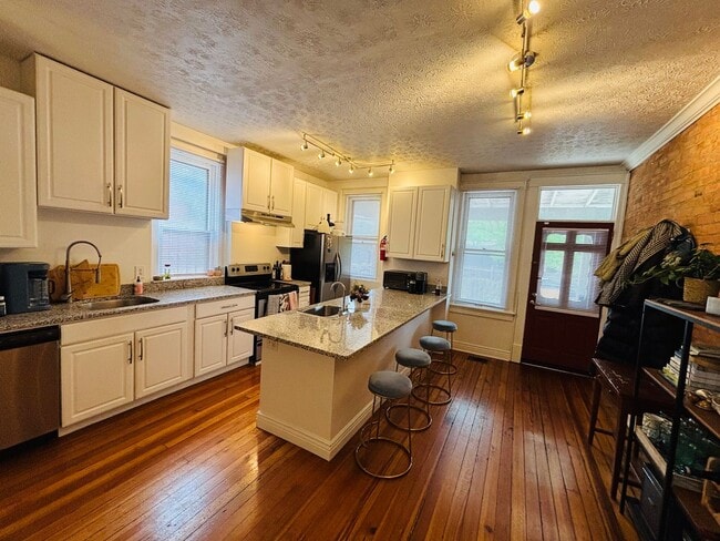 Photo - 2 bedroom, 2.5 bathroom brick townhouse Unit 749 Macon