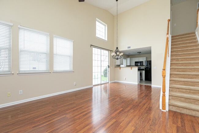 Photo - 726 Windcroft Cir NW