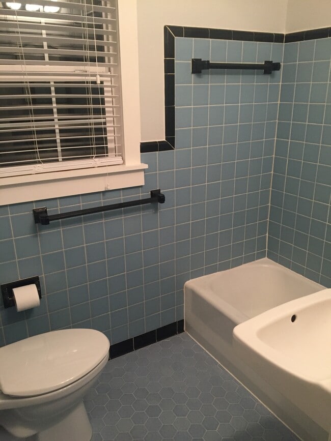 Photo - 359 Okaloosa Rd NE