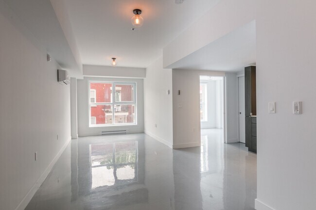 Photo - 4350 Av. de l'Hôtel-de-Ville Unit 302