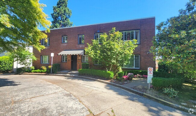 Building Photo - 2363-2371 SW Cedar St Rental