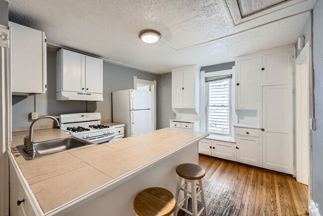 Building Photo - 3118 Pleasant Ave Unit 2FL Rental