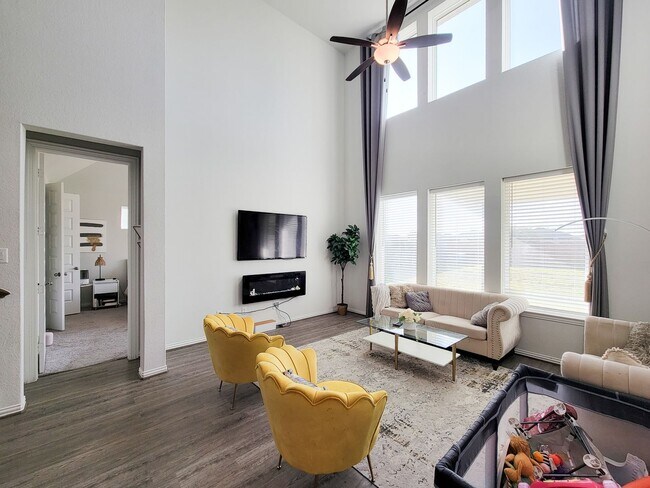 Photo - BEAUTIFUL 4 BEDROOM 3 BATHS. HUGE MAINBEDROOM, BATHROOM AND SEPARTATE SHOWING AND TUB.  BEAUTIFUL...