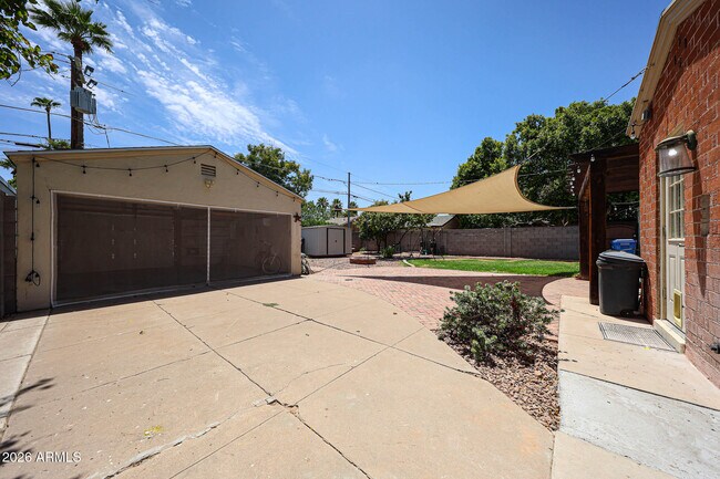 Photo - 1317 W Holly St