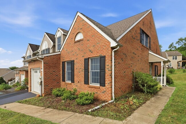 Photo - 472 Hillside Dr