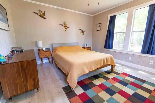 Photo - Charming 3 bedroom/ 2 Bathroom house in Br...