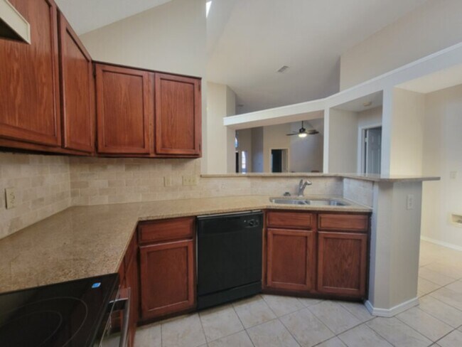 Photo - 932 Winchester Ln