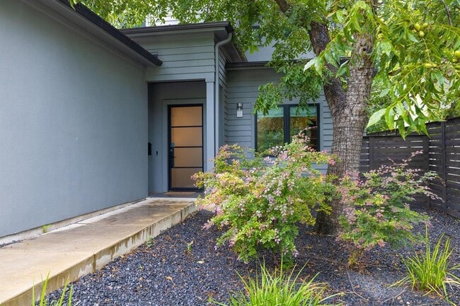 Photo - 1908 Kinney Ave