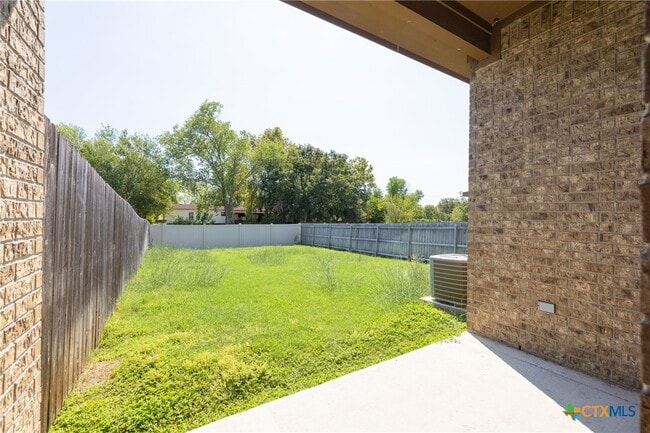 570 Creekside Cir