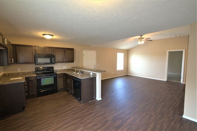 Photo - 3 Bedroom, 2 Bathroom in Nixa!