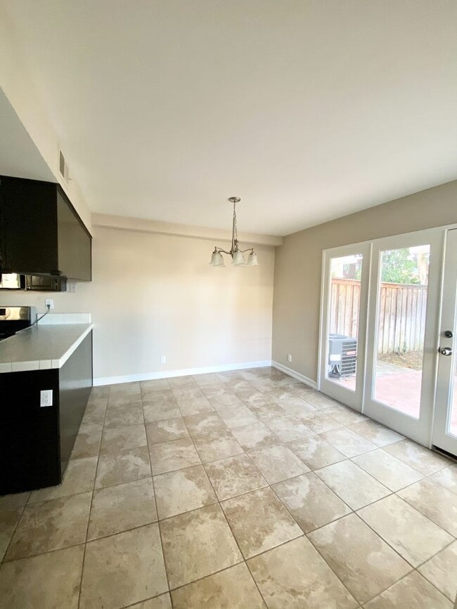 Photo - Three Bedroom, 2.5 Bath - Thousand Oaks