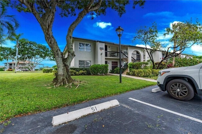 Building Photo - 5710 Princess Palm Ct Unit A