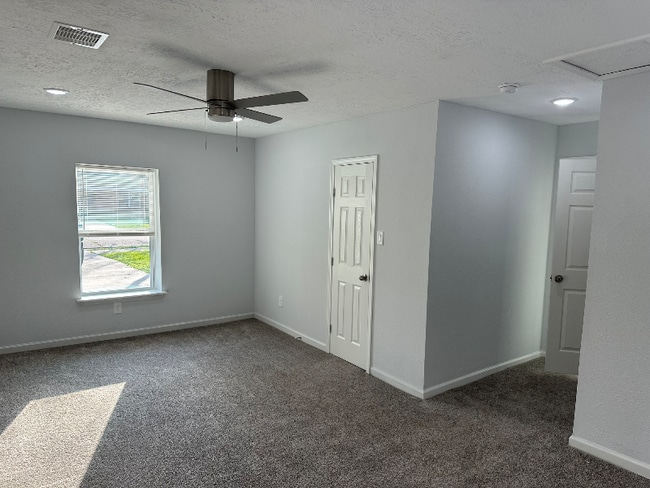 Photo - 215 Birch St