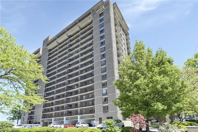 Building Photo - 12500 Edgewater Dr Unit 1206