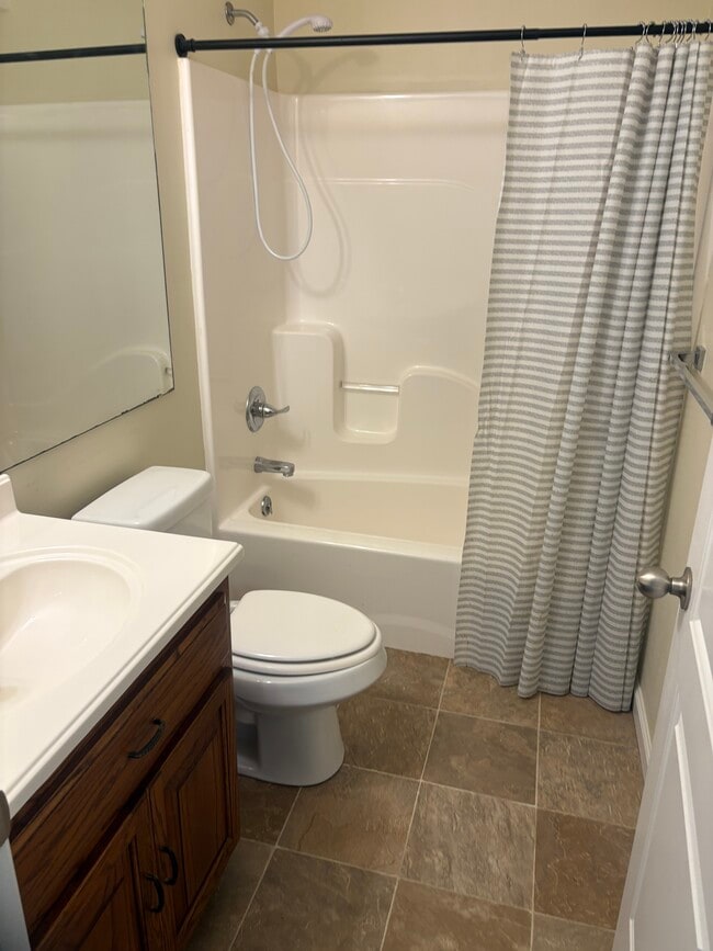 Bathroom - 416 N Green St Unit Apt A