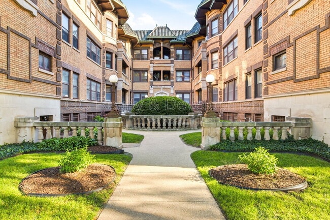 Building Photo - 941 E Hyde Park Blvd Unit 1 1