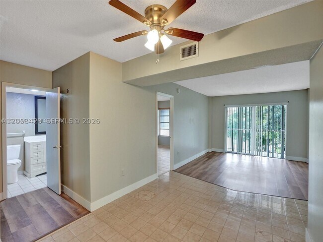 Photo - 4166 Inverrary Dr Unit 403