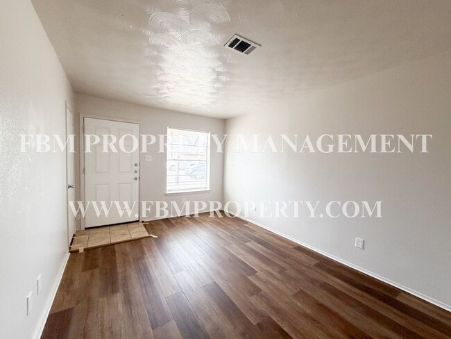 Photo - Preston-Gilmer Apartments, Unit 7 - Cozy 2 Bedroom, 1 Bathroom home in Ennis, Tx! Unidad 7