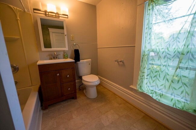 Bathrooms Sink - 319 N Sycamore St Unit 319 #2