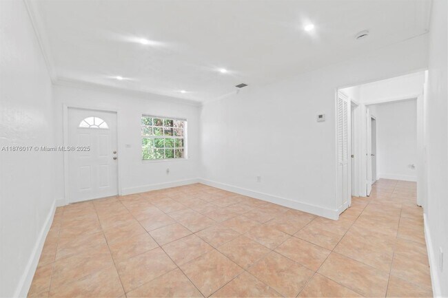 Photo - 17380 NE 4th Pl Unidad 17382