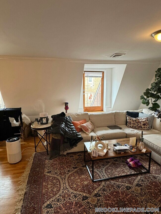 1798 Beacon St Unidad 3