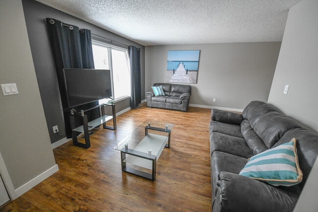 Photo - 9805-992A 92a St Unit 9805 - 92A St