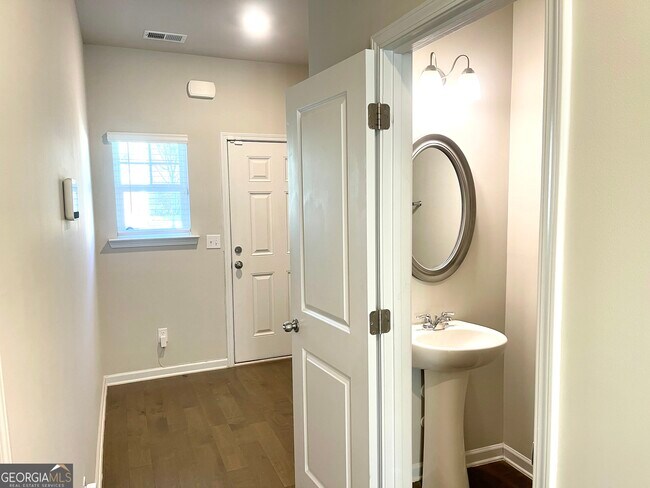 Photo - 3502 Lakeview Crk