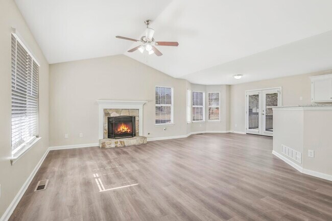 Photo - 150 Ridgefield Dr