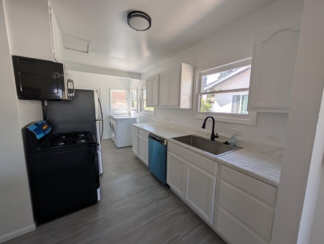 Building Photo - 4119 3rd Ave Rental