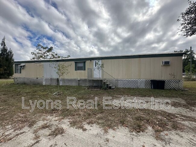 Building Photo - 7945 Hart Dr