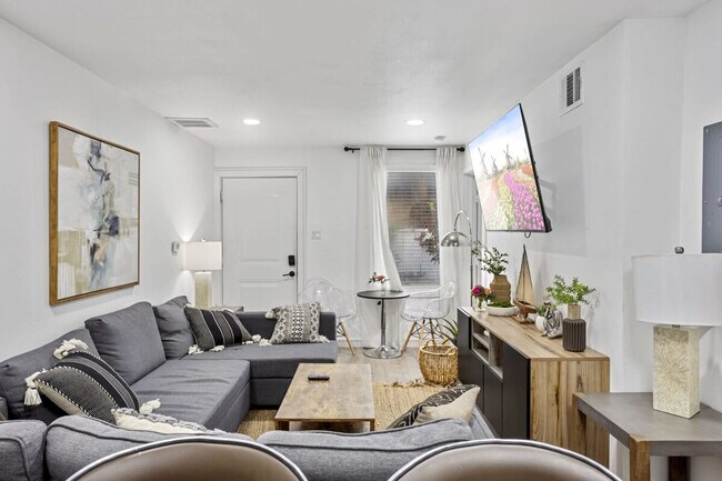 Photo - 2620 Arbor St Unidad FL2-ID1257724P