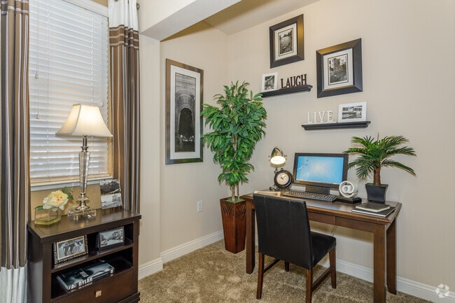 1BR, 1BA - 916SF
