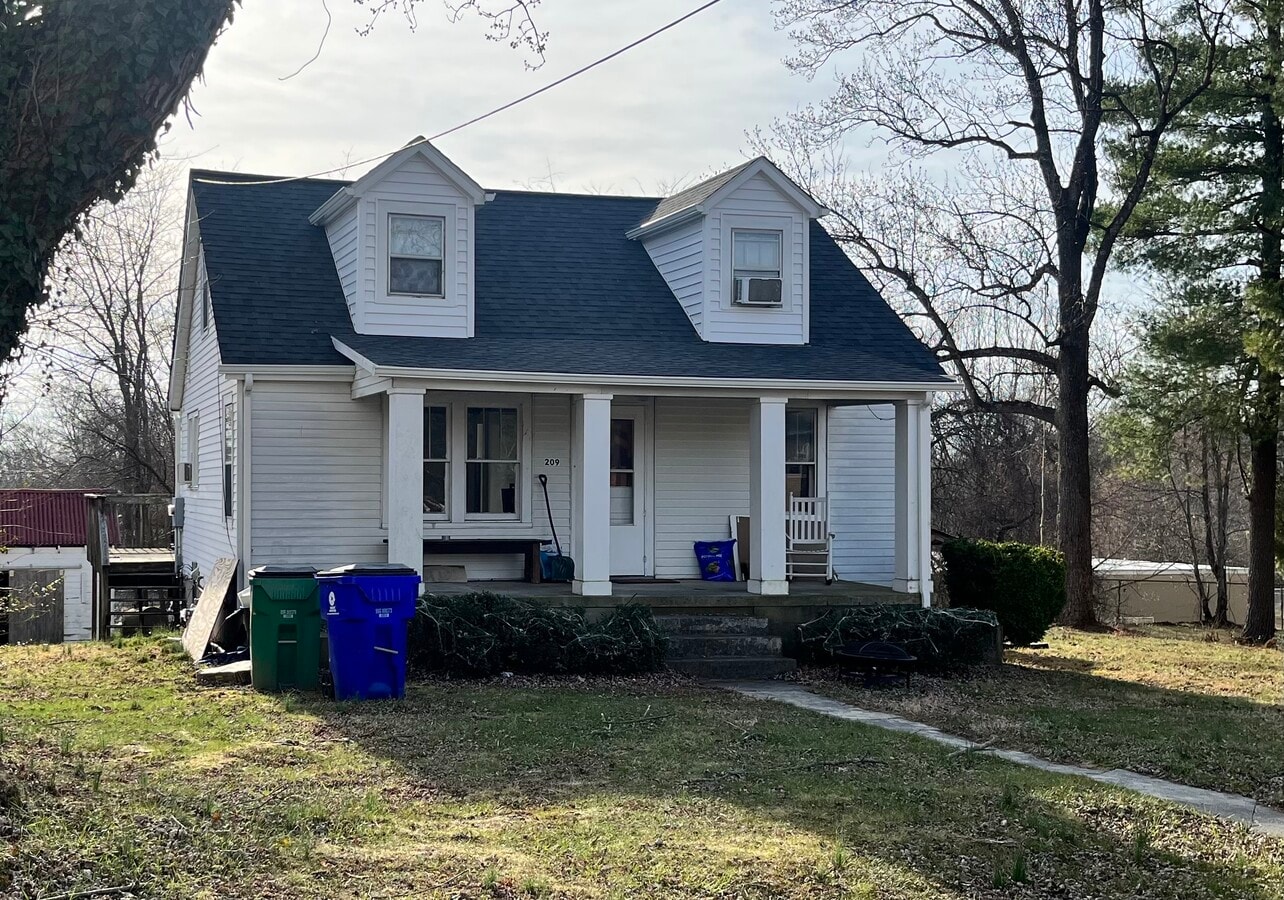 Photo - 209 Owens St