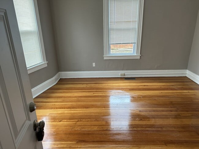 Building Photo - 238-240 Oak Street Unit 240 1st Floor