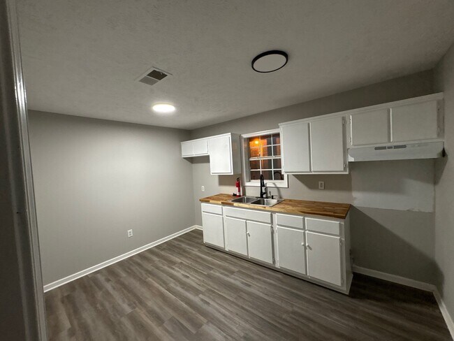 Photo - 1270 Fairground Rd