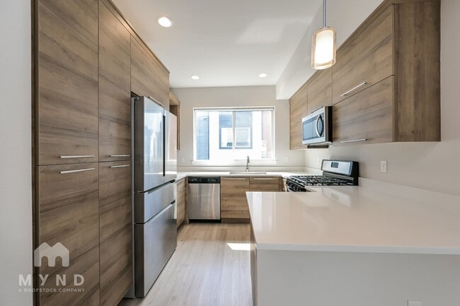 Photo - 1079 Chase St