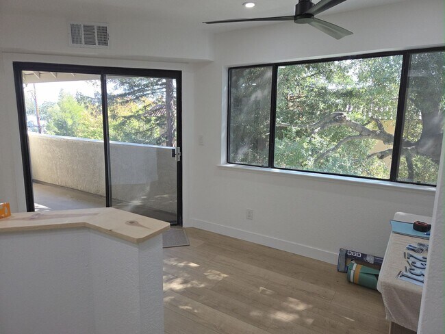 Photo - Top floor update 2 bed 2 bath condo in gre...