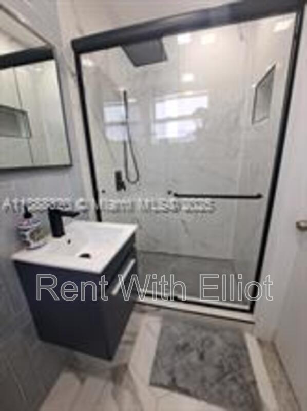 Photo - 2242 Polk St