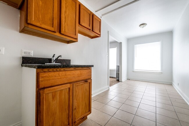 6238 S Western