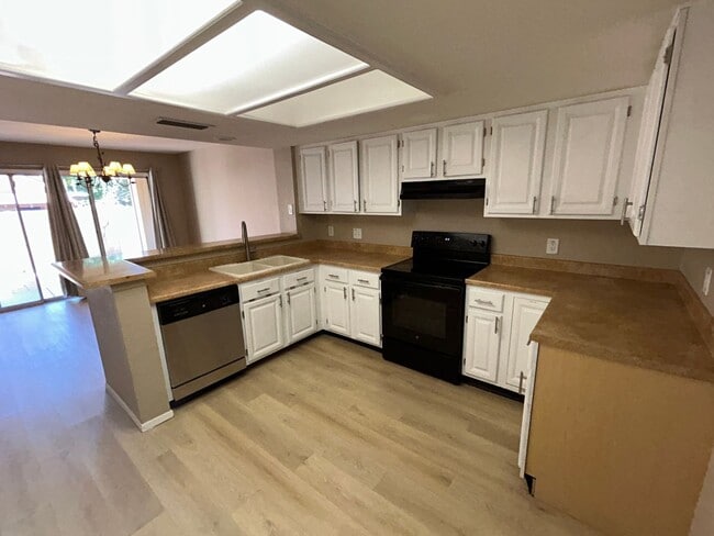 Photo - 521 E Kristal Way