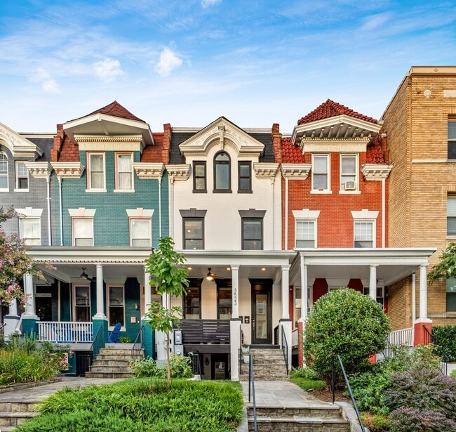 Building Photo - Recently renovated 3 bedroom condo in Columbia Heights