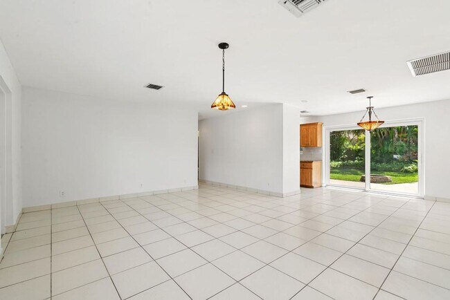 Photo - 952 SE 7th St