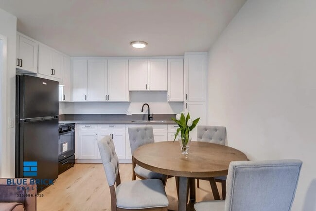14235 Vanowen-6