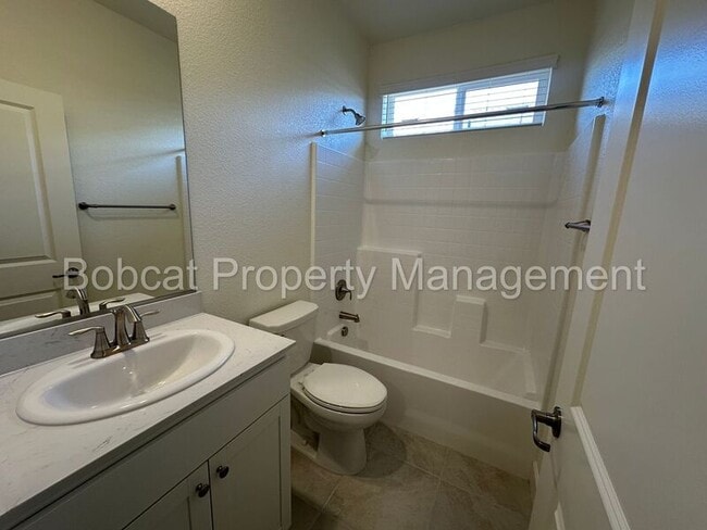 Photo - 925 Nelle Dr